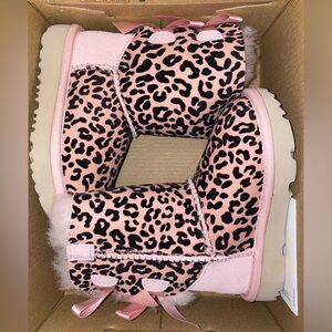 NWOT UGG EXOTIC BAILEY BOW 2